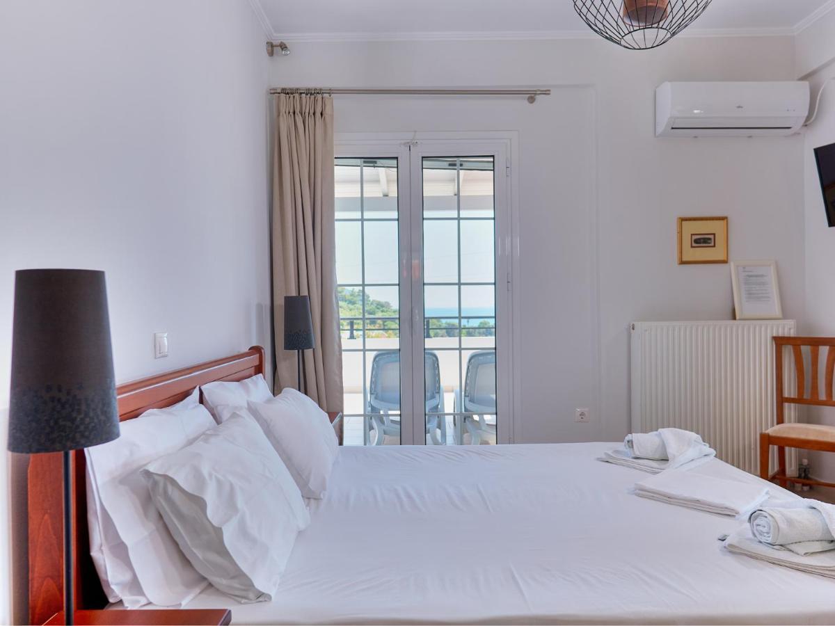 Thea Studios Apartment Finikounta