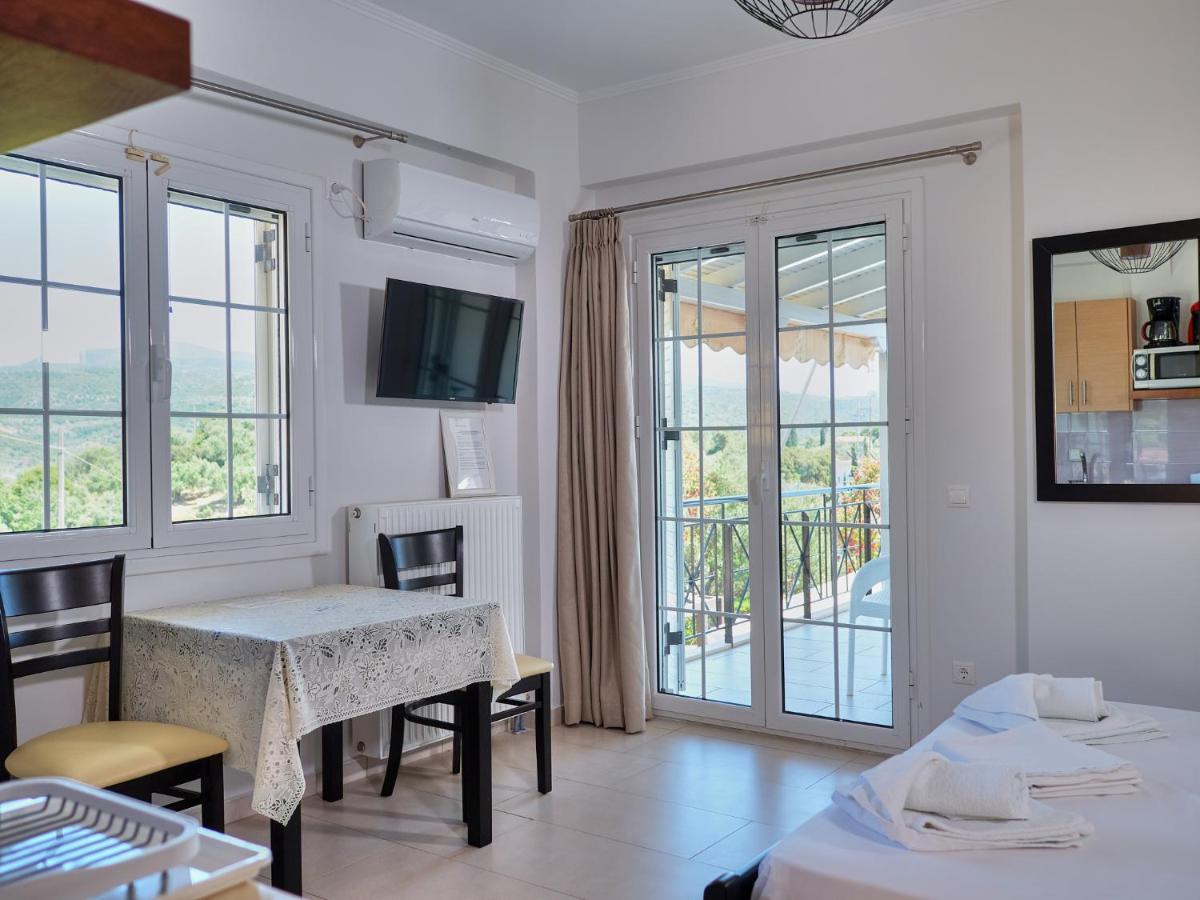 Thea Studios Apartment Finikounta