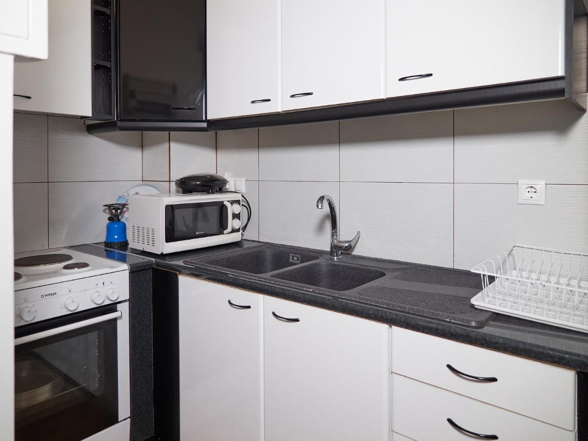 Thea Studios Apartment Finikounta