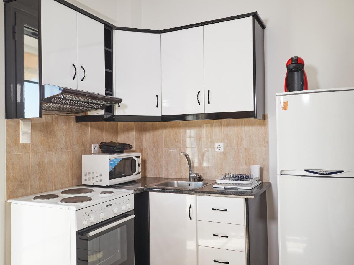 Thea Studios Apartment Finikounta